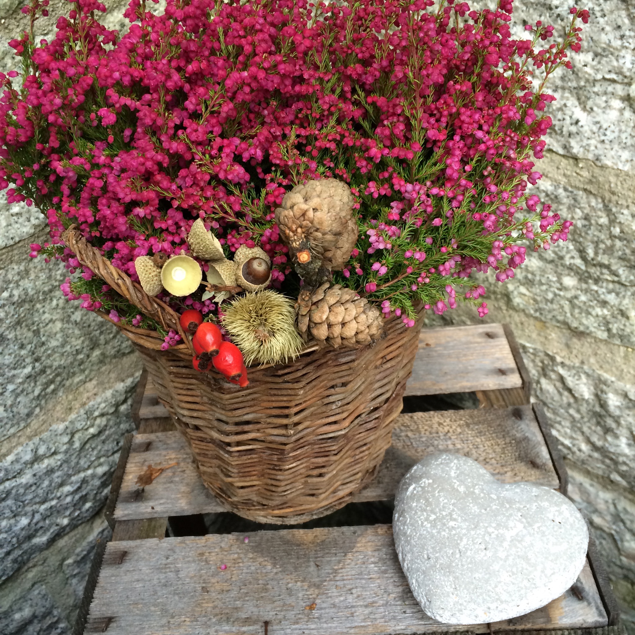 Wir verfügen über ein grosses altholzlager; Herbst-Deko 2016 - Vintage-Look & Holzscheite