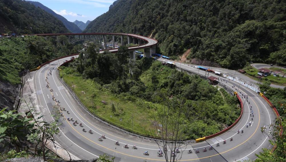 TdS Etape 3: Dari Harau ke Kelok Sembilan, Beradu Cepat Hingga ke Padang  Panjang