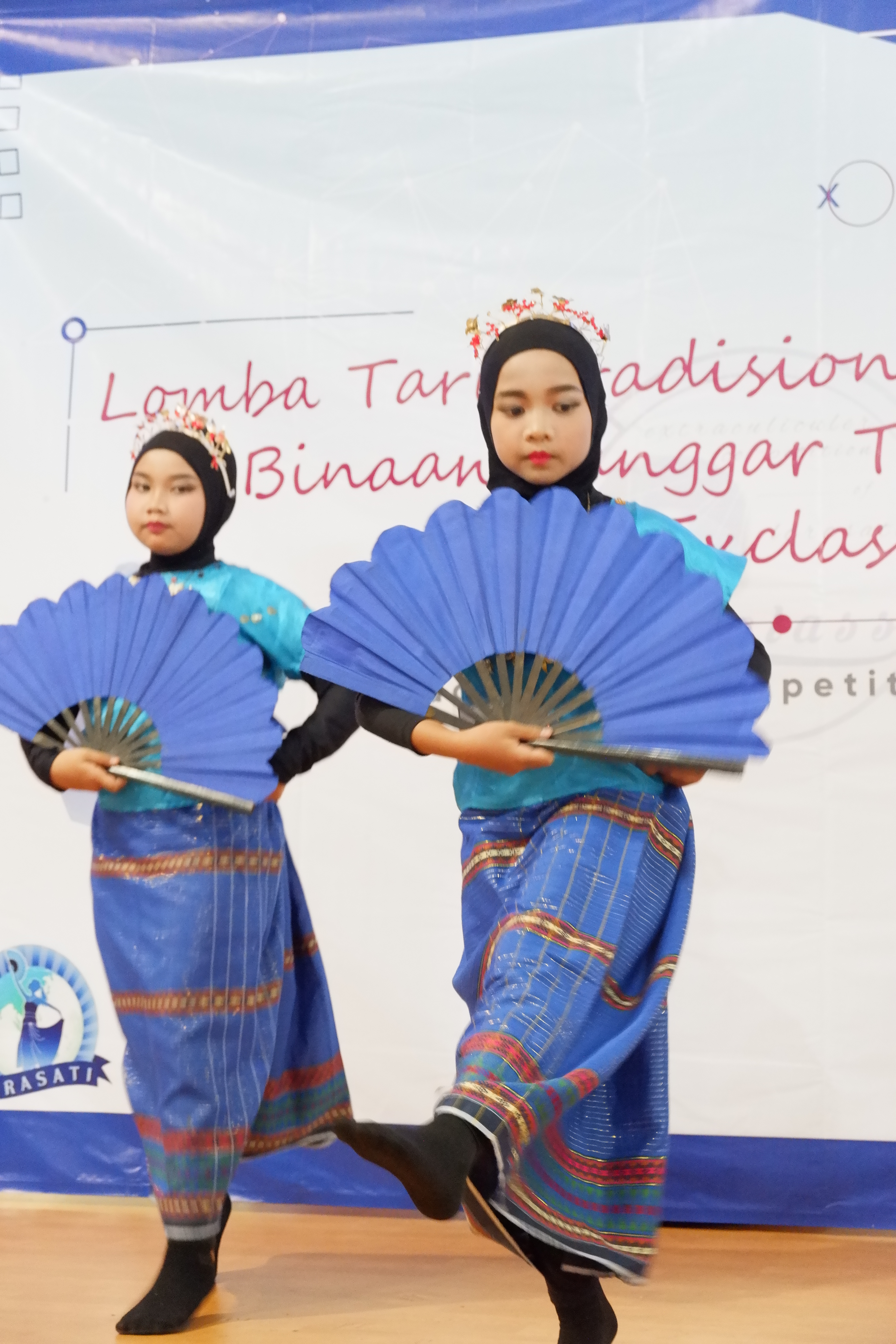 Adapun tata rias dan tata busana penari tarian payung ini menjadi unsur yang . Kostum Tari Sanggar Tari Larasati