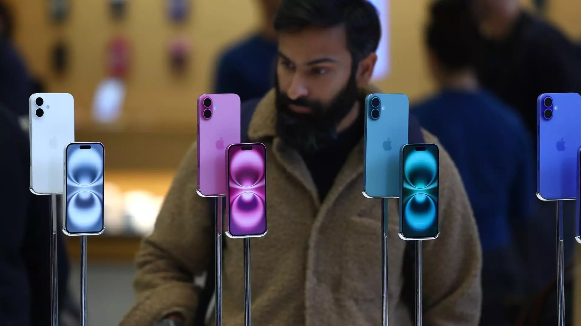 The Shocking 20% Plunge: 3 Wall Street Giants Slash Apple’s Price Targets to Unprecedented Lows