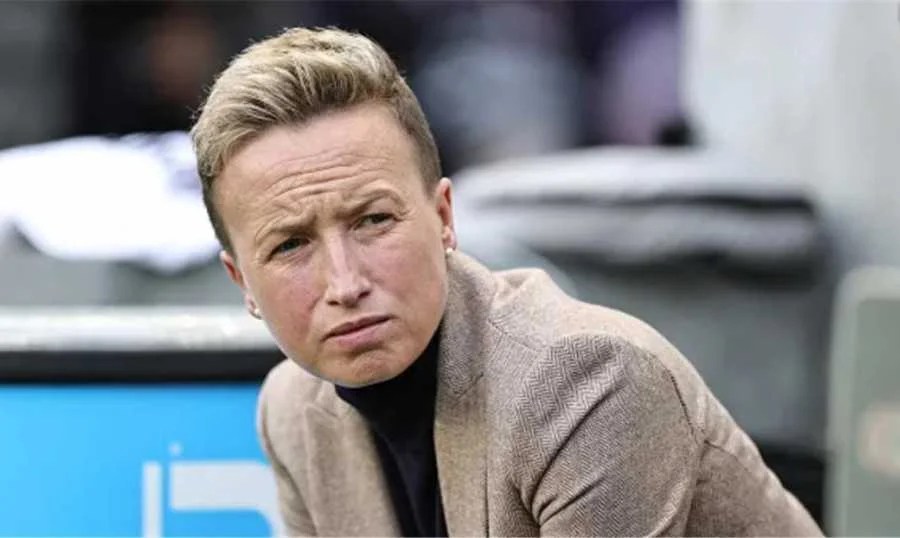 فضيحة تجسس بمسيّرة تطيح بمدربة منتخب كرة القدم النسائي الكندي