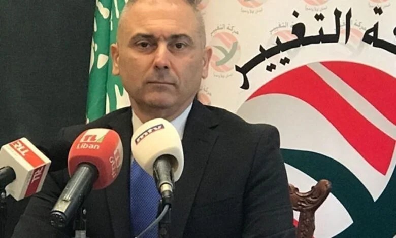 بالفيديو: غارة على سيارة في صيدا… ونجاة سائقها بالفيديو: غارة على سيارة في صيدا… ونجاة سائقها