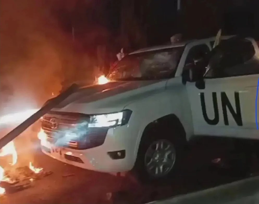 إحالة المعتدين على “اليونيفيل” على طريق المطار للعسكرية: أحرقوا الآلية بالمولوتوف إحالة المعتدين على “اليونيفيل” على طريق المطار للعسكرية: أحرقوا الآلية بالمولوتوف