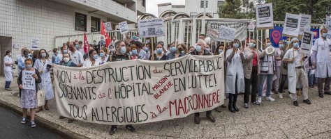 Paris le 4 juin 2020 Manifestation hebdomadaire des personnels hospitaliers devant l'hospital des enfants malades Robert Debré en présence du professeur André Grimaldi