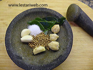 Mengacu pada permintaan makanan iringan enak dan sehat yang sangat besar jumlahnya, membuat usaha keripik tempe aneka rasa inai menjadi pilihan utama untuk memulai usaha. Kumpulan Resep Asli Indonesia Keripik Tempe