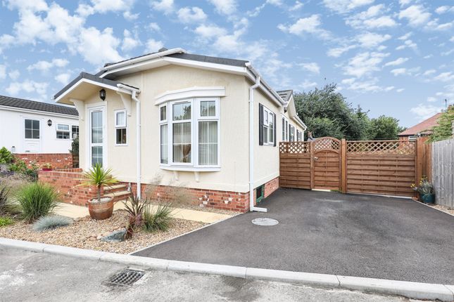Online websites offer the advantage of letting you see pictures of th. Bungalows for Sale in Ollerton, Nottinghamshire - Buy
