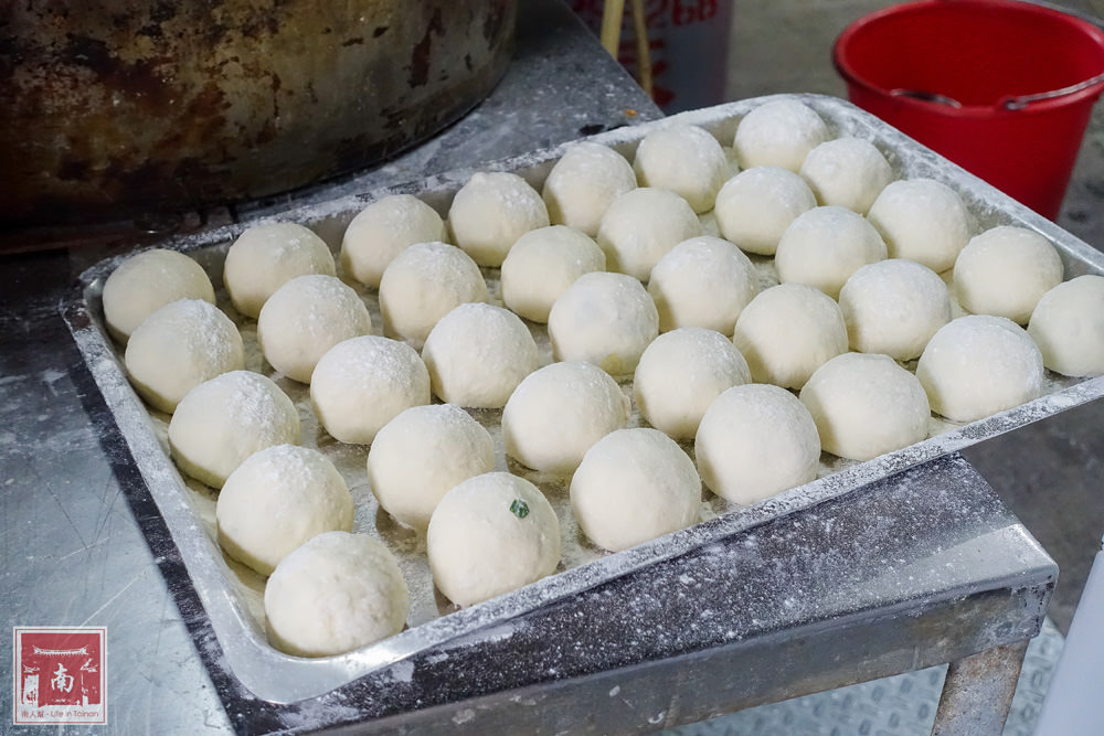 【台南美食】文賢路食尚玩家介紹過水煎包，在地人推薦排隊美食，台南人的下午點心~邱記阿來水煎包