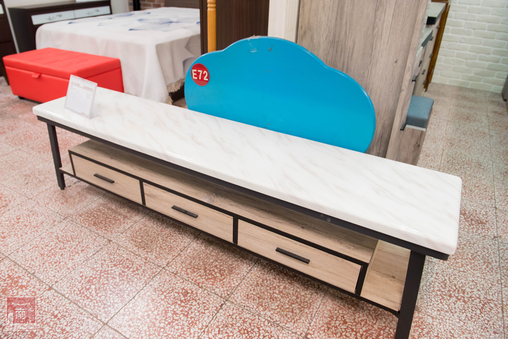 【台中家具】幾百坪展示空間｜台中免費送到家｜床鋪、沙發MIT生產｜工廠直營｜客製家具｜來倉庫購足所有家具~億家具批發倉庫台中店