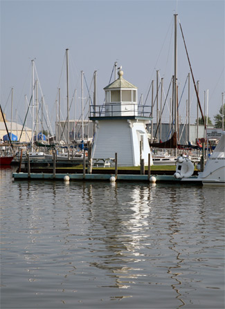 Owned condo and beach home rental properties in many of the most desirable locations around the port clinton / lake erie shores & islands region. Port Clinton Lighthouse, Ohio at Lighthousefriends.com
