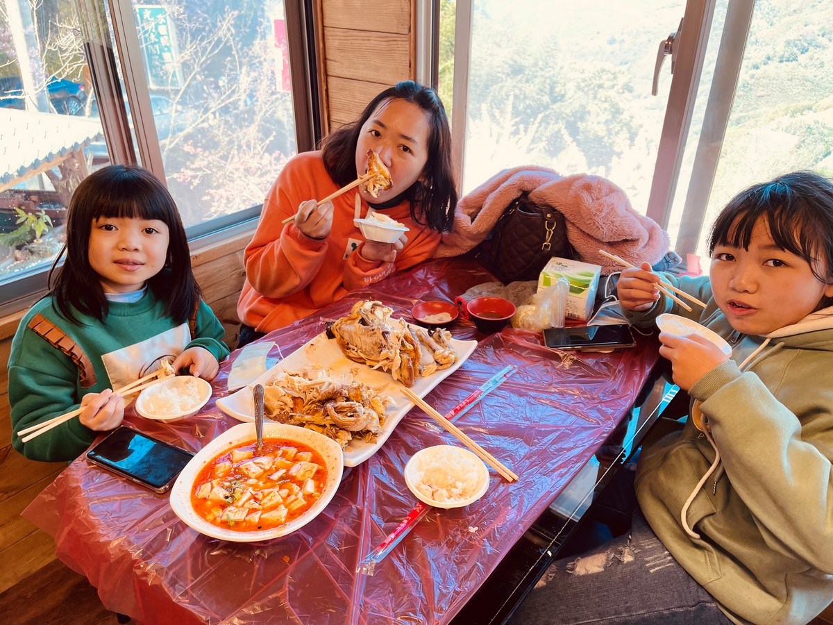 【親子遊】桃園~光明農場(馬告磚窯雞)二訪(111/02/27)