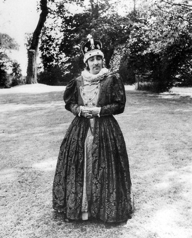 To his flat in sydney street when he was living with amanda lear there, . It's Keith Moon... Dear Boy! list