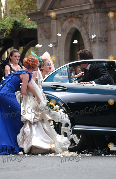 He is famous for his tv roles as nypd detective mike logan on law & order. Photos And Pictures Cynthia Nixon Sarah Jessica Parker And Chris Noth In Bryant Park In Midtown Manhattan Shooting A Wedding Scene For The New Sex And The City Movie It Was