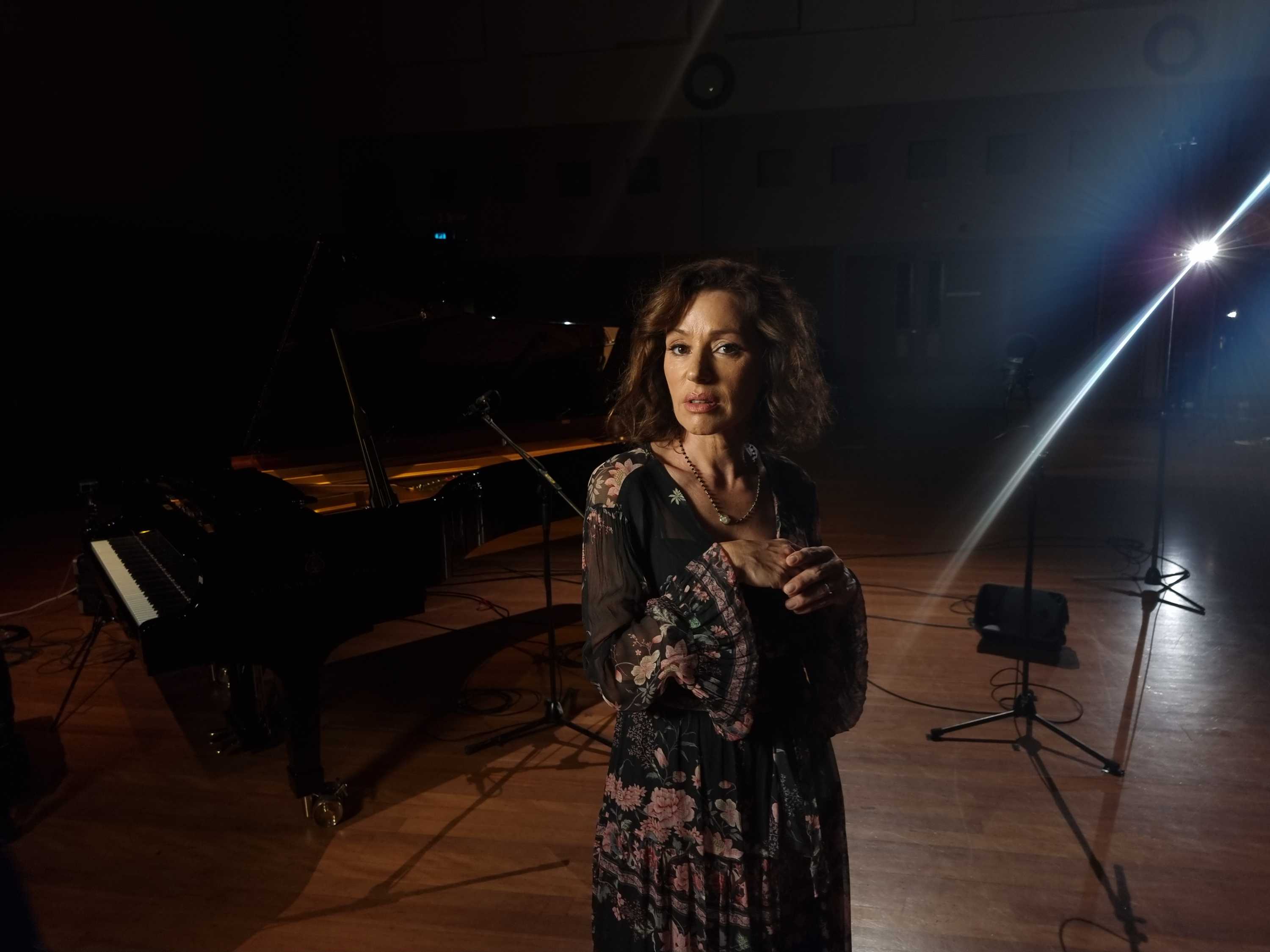 Grew up in suburban melbourne, australia, the middle of three daughters of italian immigrants; . Tina Arena On Misogyny Musicians Struggling During Covid And The Beautiful Alchemy Of Performing Abc News