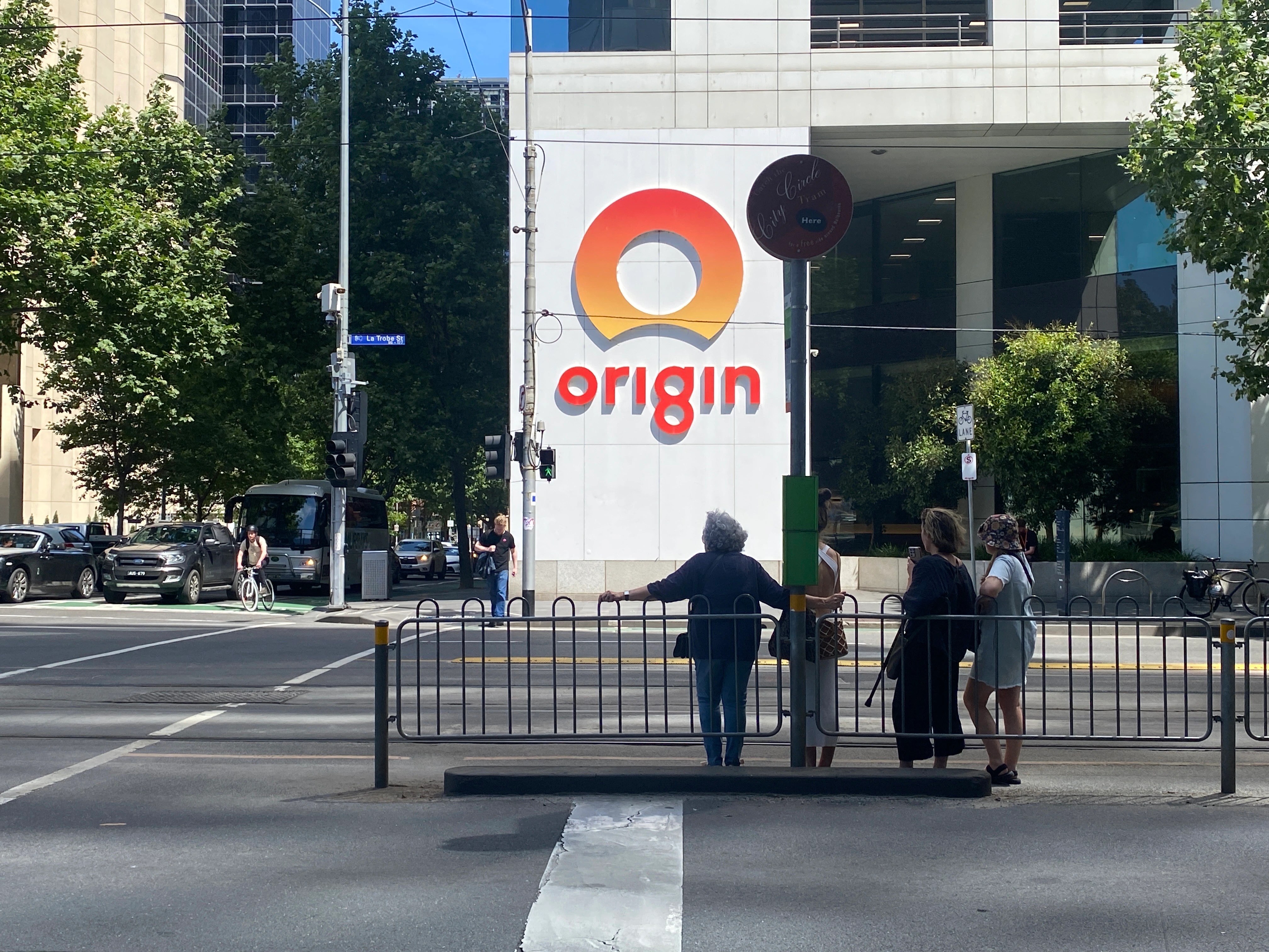 Origin Energy believes 900,000 customers' data accessed in breach – ABC News & Headlines – Australian Broadcasting Corporation
