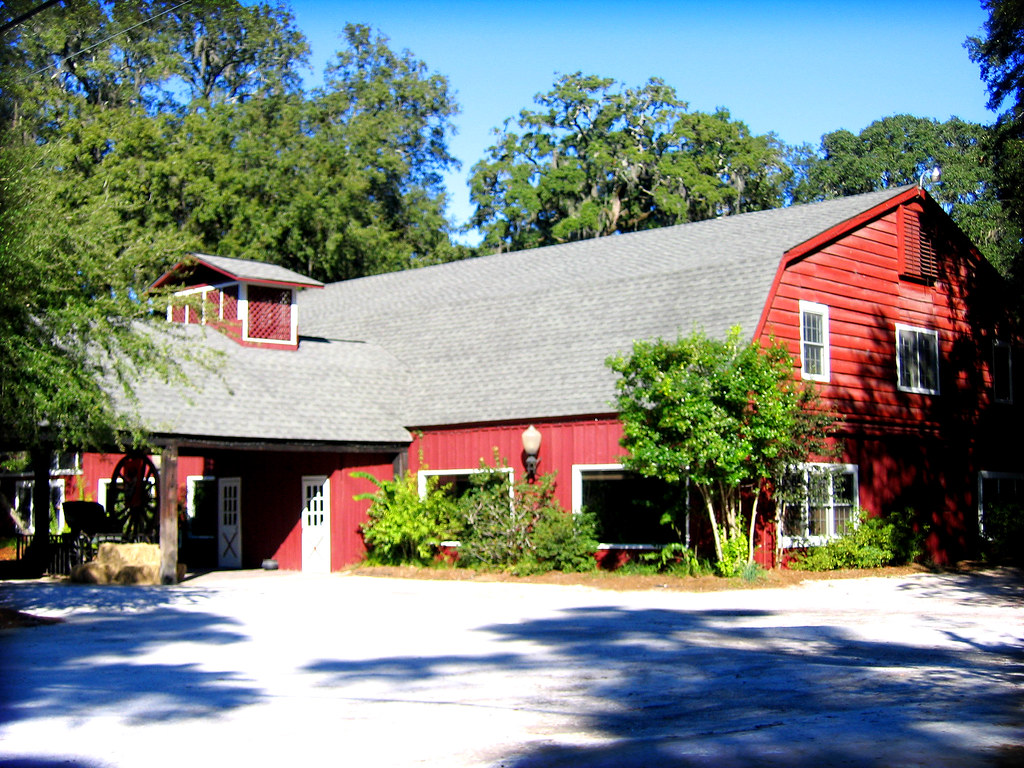 Bennie's red barn is the oldest, privately owned restaurant on st. Bennie's Red Barn | On Saint Simons Island. A steak