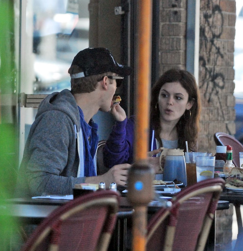 Rachel bilson, connue pour son rôle dans la série pour adolescents newport beach et hayden christensen, l'anakin skywalker de star wars, . Rachel Bilson Hayden Christensen 09 Media Egotastic Com Me Flickr