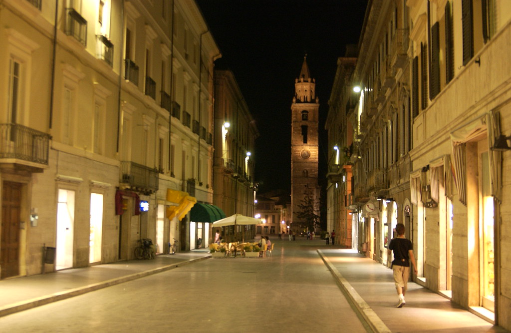 Corso San Giorgio - Teramo Abruzzo Italy | The Main Street O… | Flickr 667_x_1024_jpg