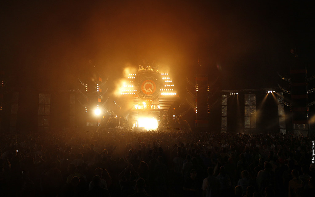 This free hires/xxl/widescreen/laptop wallpaper is for private use only. Tomorrowland Wallpaper Q Dance Stage This Free Hires Xxl W Flickr