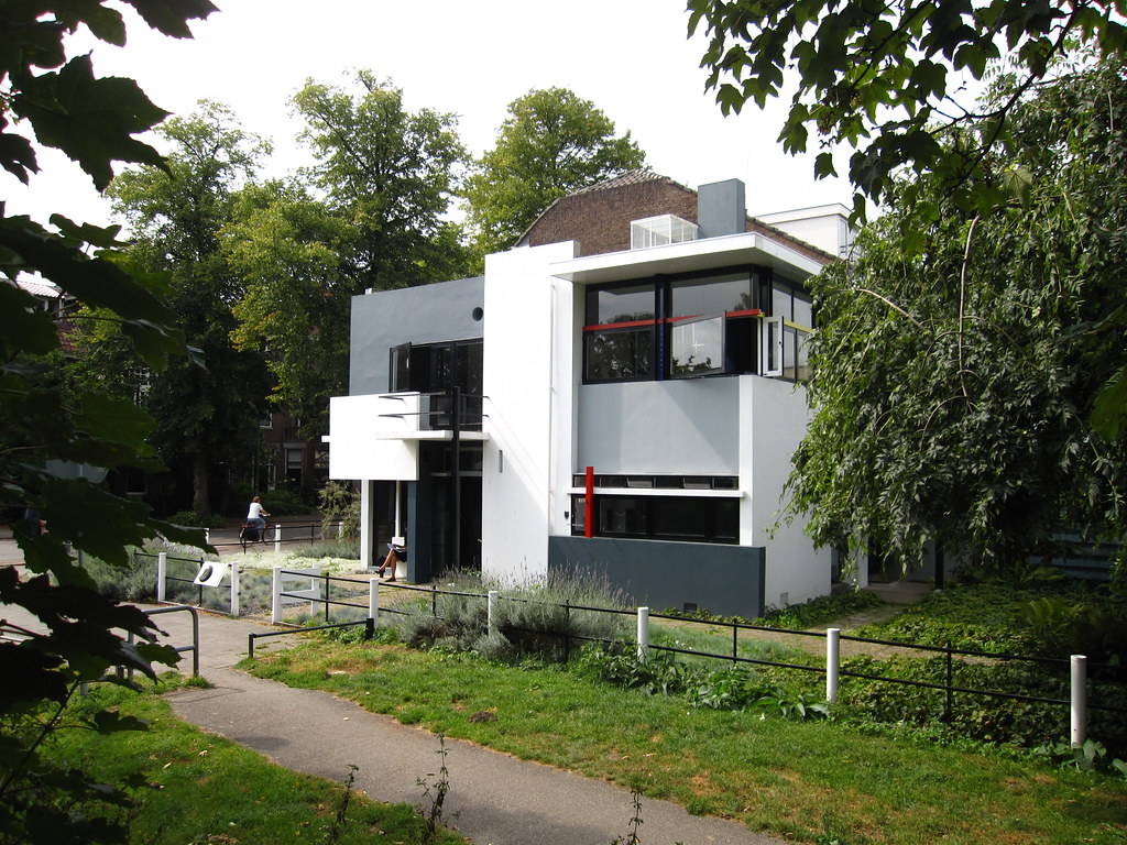 The rietveld schröderhuis was located on the edge of the city of utrecht close to the countryside, at the end of a 20th century row of houses. Rietveld Schroder House Utrecht The Rietveld Schroder Hou Flickr