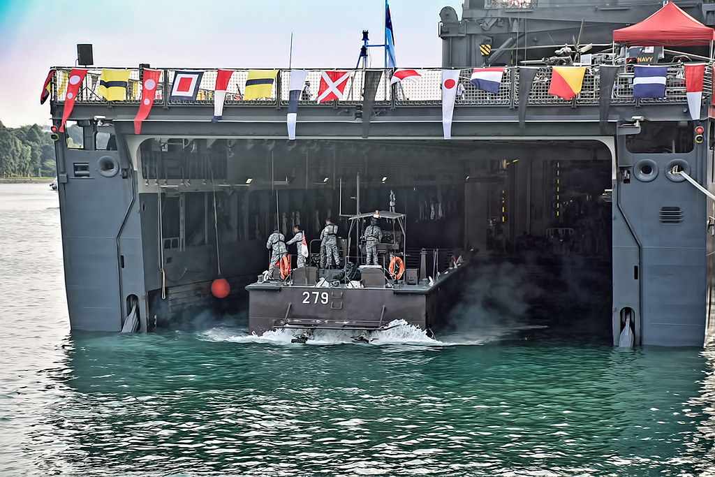 Endurance class landing ship tank (lst). Navy Vivo 7 The Endurance Class Landing Ship Tank Lst Flickr