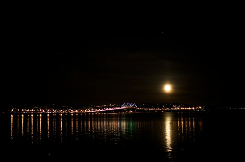 Tappan Zee Bridge at night | Nearly full moon over the Tappa… | Flickr