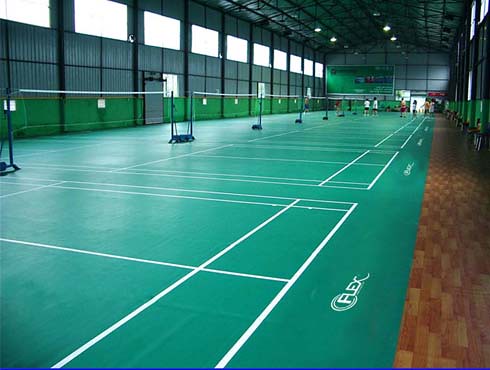 Ada dua jenis pertandingan bulu tangkis, tunggal dan ganda. Lapangan Badminton Harmony Carpet Flickr