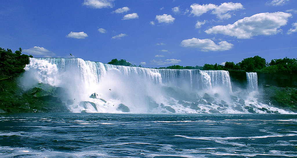 Although it's most famous for waterfalls, this city in northern new york offers great attractions including museums, boat rides, and butterflies. Niagara Falls | Da Wikipedia, l'enciclopedia libera. Le