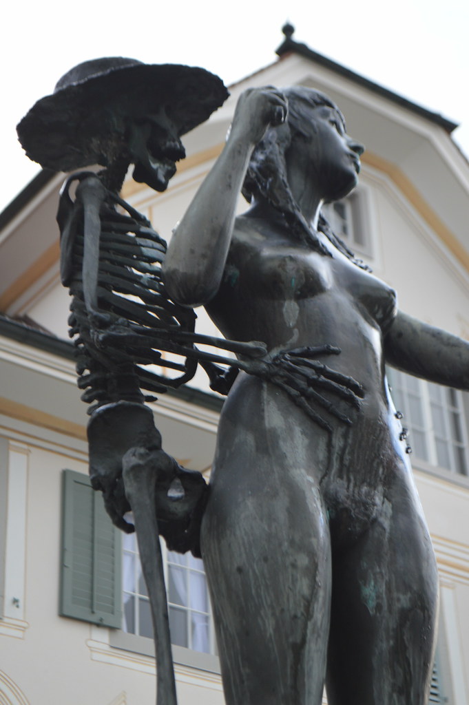 I want it to be large, so i need something lightweight. Bronze sculpture "Death and the Maiden" by Rolf Brem in St