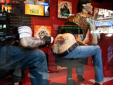 Hard Rock Cafe | They Have This Very Detailed Display Of A F… | Flickr 338_x_450_jpg