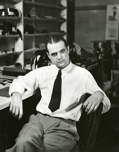 Howard Hughes Filme - Howard Hughes in a film editing lab | Howard Hughes sits ...