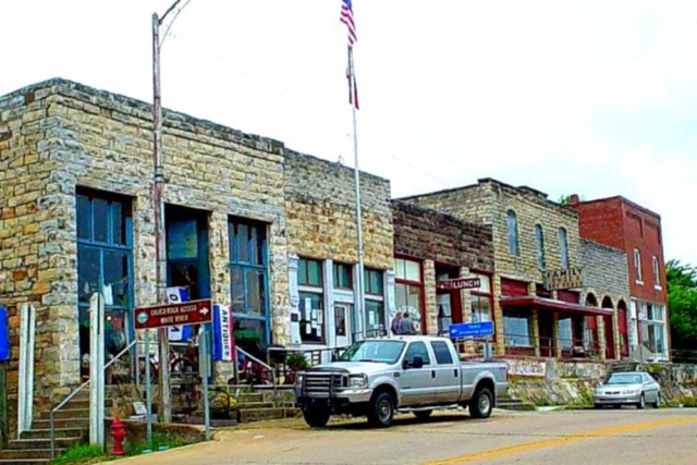 Learn more about rock gardens in this article by howstuffworks.com. Calico Rock, Arkansas | Calico Rock sits high on a bluff