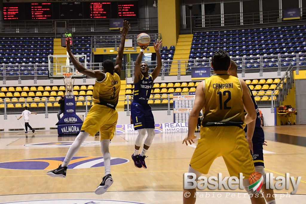 Il campionato italiano inizia il 19 settembre 2020 e si conclude il 23 maggio 2021. Reale Mutua Basket Torino Vs Scaligera Tezenis Verona Ca Flickr