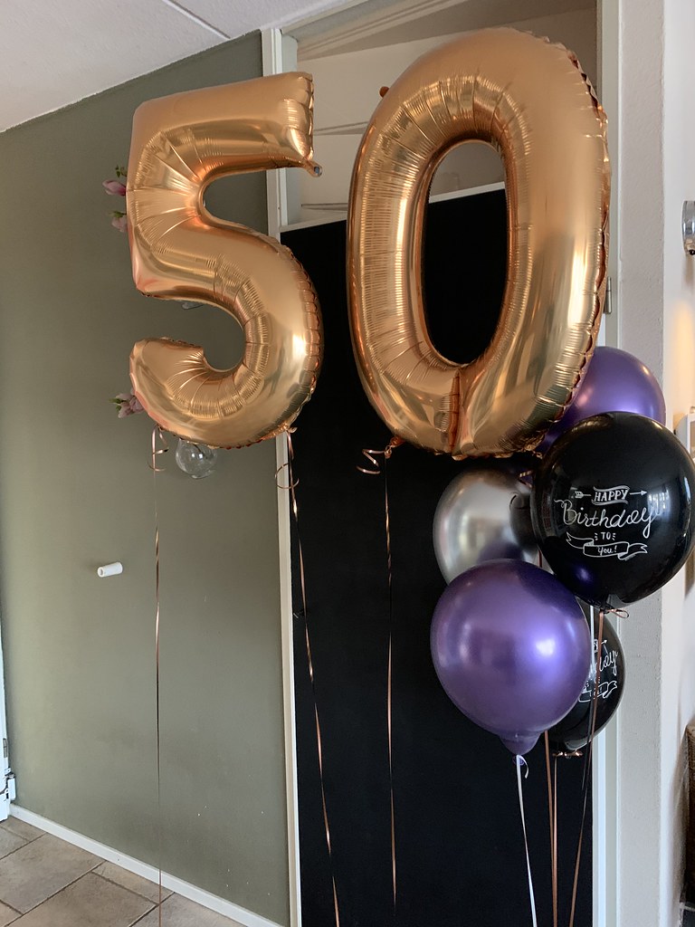 Een uitstekend excuus om een fantastisch feest te organiseren en je hele familie . Ballonboeket Verjaardag 50 Jaar Paars Goud Globos Ballonnen Flickr