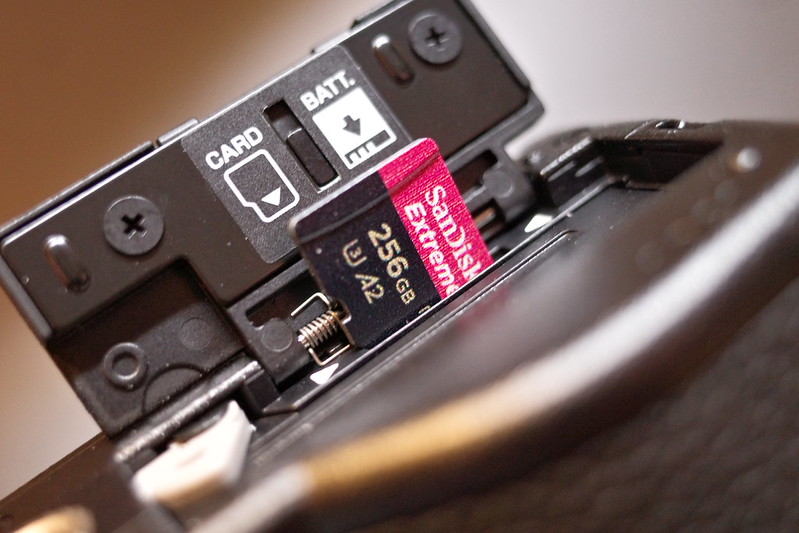 ROCOH GR IV 予備バッテリー＆他アクセサリー付き RICOH GR IVが届いた
