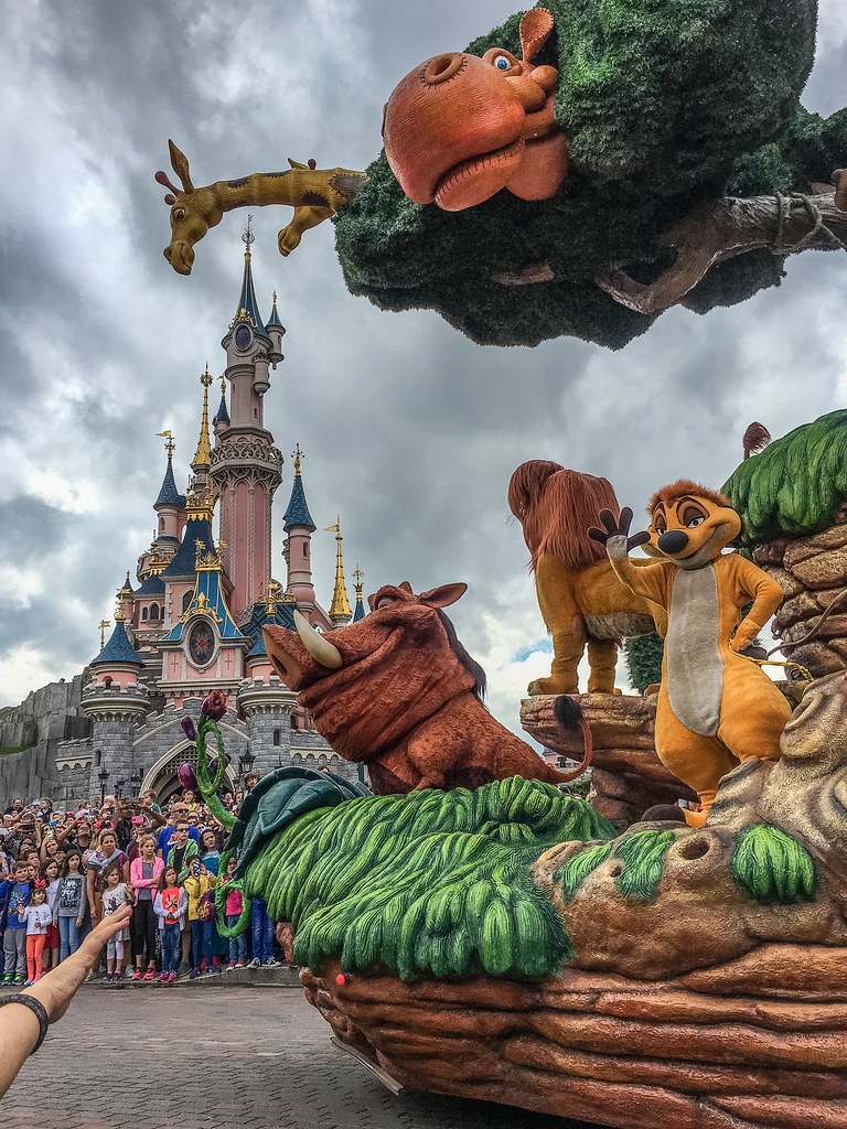 Disneyland Paris The Characters From The Lion King Pass B Flickr