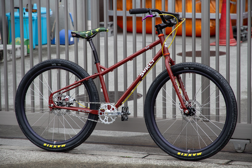 Fabric line shallow wide elite saddle (black) (chromoly rails). *SURLY* troll (XS) | Frame :*SURLY* troll Wheels