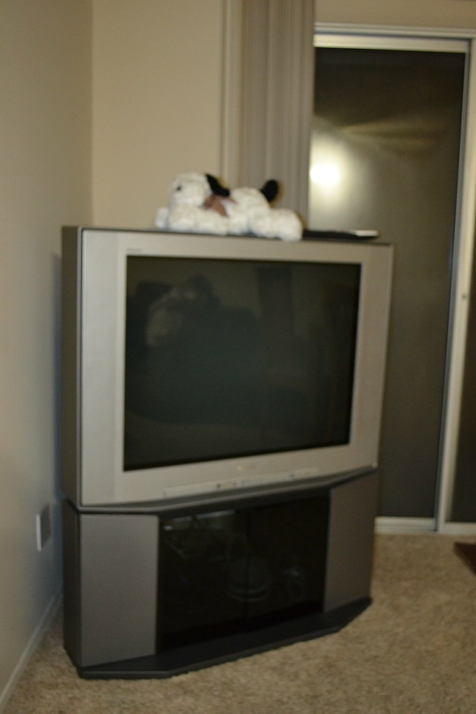 Toshiba smart led tv 32l5650. TV | Sony Trinitron 36" Flat screen TV with Stand : $50 36