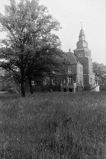 Startseite mit der auflistung aller familiennamen und ortsnamen. WHe139 Schloss Sandfort, 1964/1965 | "Das Schloss Sandfort
