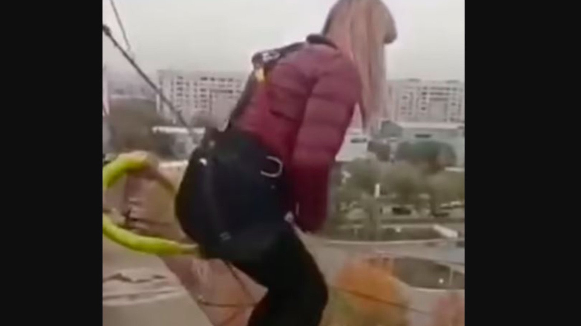 #Video Mujer muere al caer de bungee en Kazajistán. Foto tomada de video