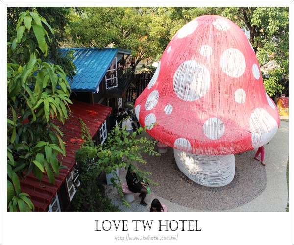 【台中旅遊景點】紙箱王創意園區 ─天啊這些竟然都是紙作的