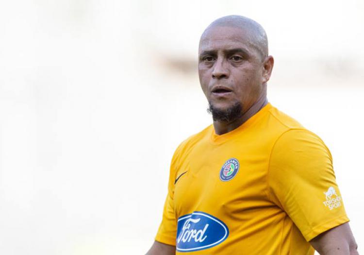 Mas quase se tornou jogador profissional. Mulher Acusa Roberto Carlos De Abandono Afetivo E Atraso Em Pensao Alimenticia Dos Filhos Ex Lateral Nega Lance