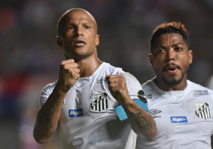 Foram três gols em sete minutos, e a equipe baiana matou o jogo no início da segunda etapa, … Com Gol No Fim Santos Vence Bahia E Se Aproxima Do Lider Palmeiras Lance