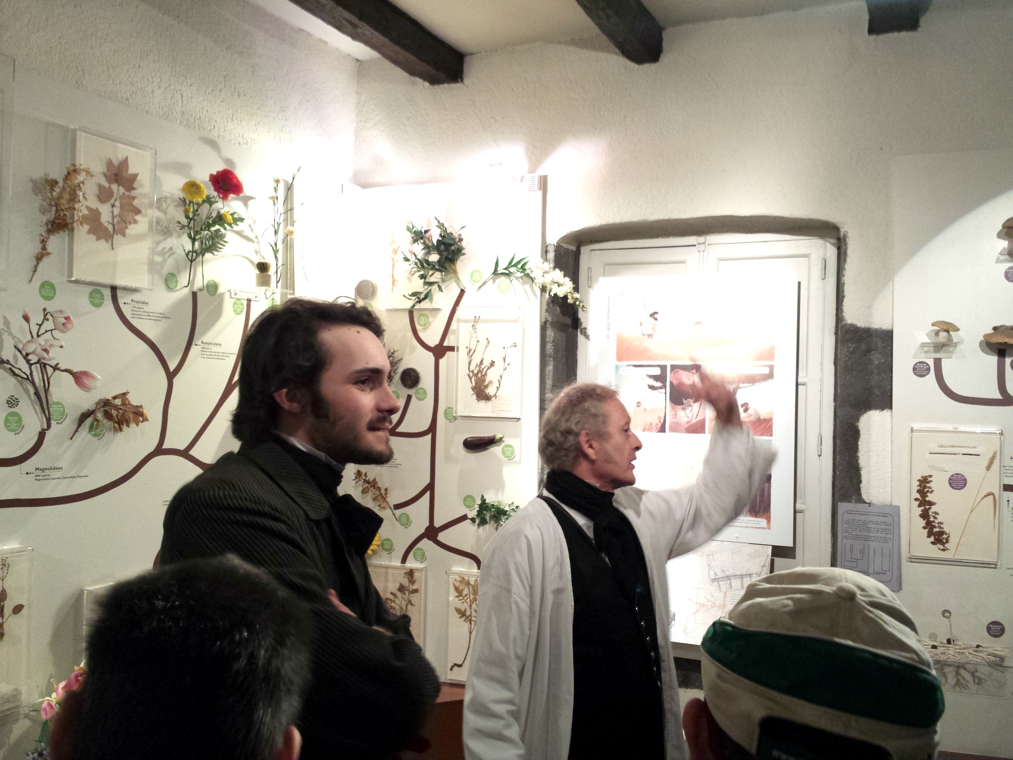Les Decouvreurs L Auvergne Imaginee Au Musee Lecoq The Magic Orange Plastic Bird Said