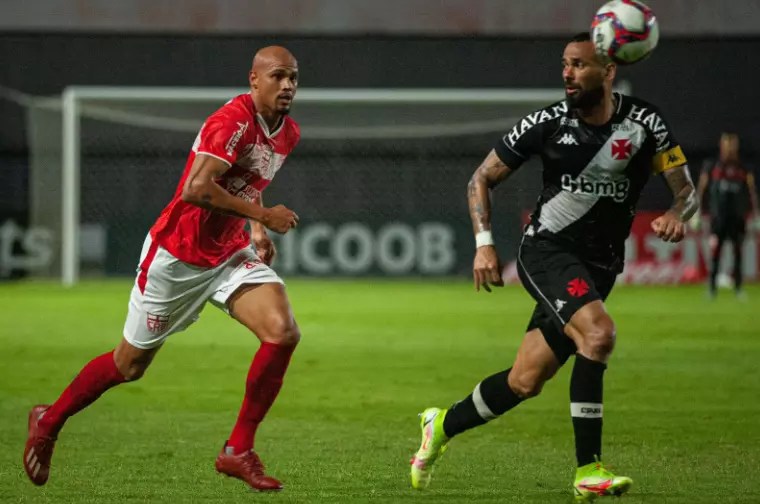 Bruno gomes, andrey (caio lopes) e nenê (marquinhos gabriel); Diniz E Nene Estreiam Mas Vasco Cede Empate Ao Crb No Fimmais Que Um Jogo