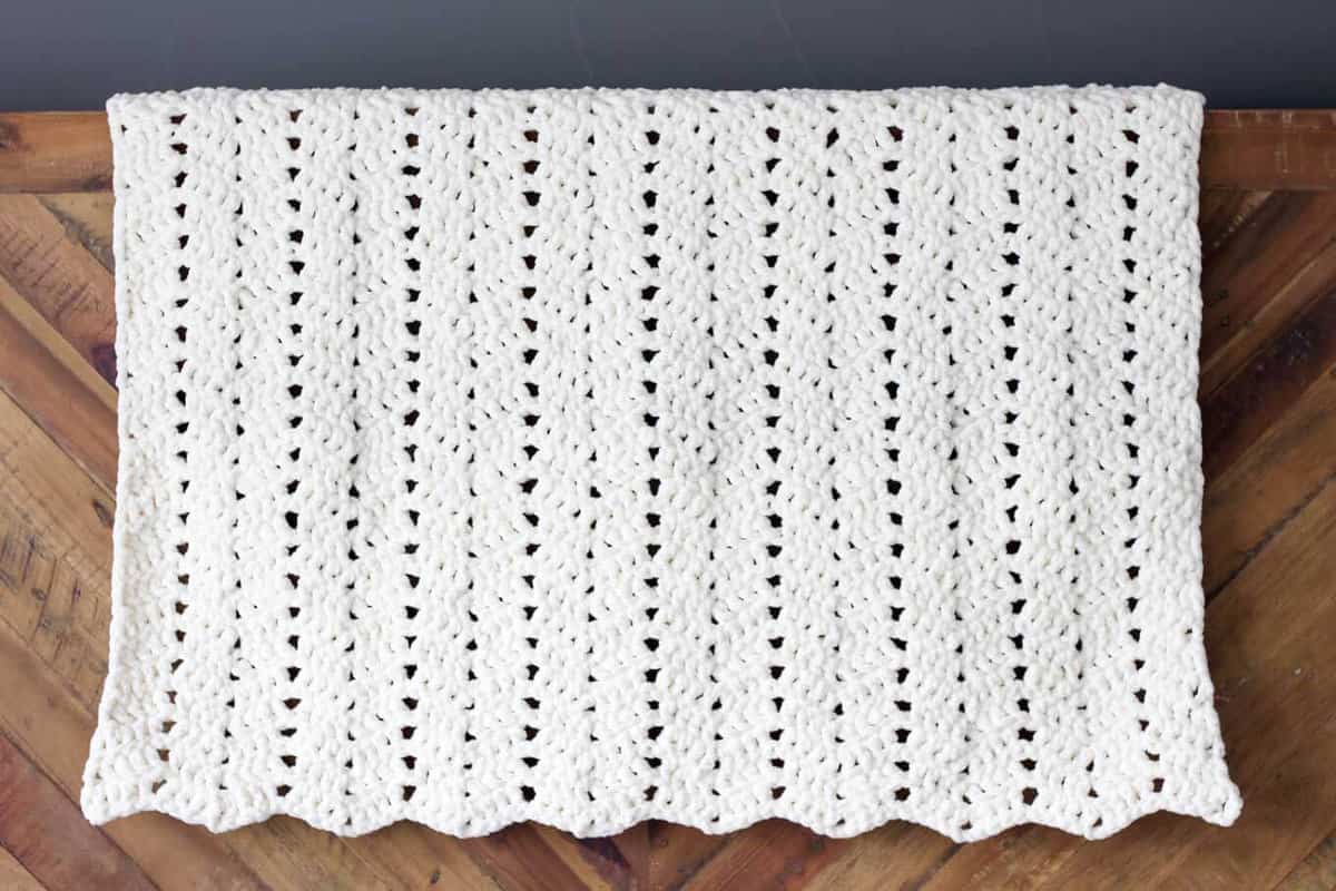 Find easy baby patterns, hats, scarves, and more. Free Modern Chunky Crochet Blanket Pattern Beginner Friendly