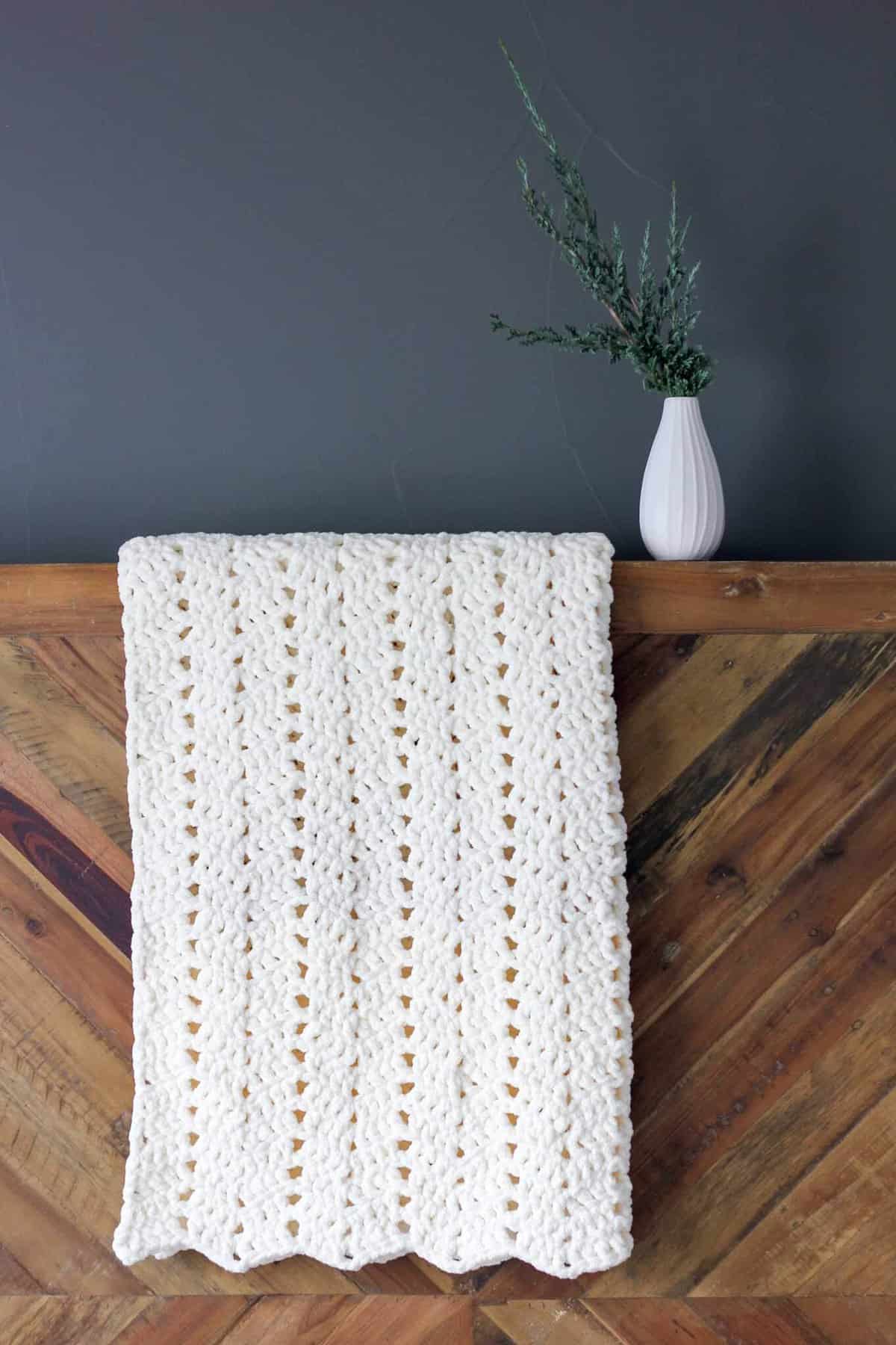 With a global pandemic suddenly leaving many of us with hours of free time we never had bef. Free Modern Chunky Crochet Blanket Pattern Beginner Friendly