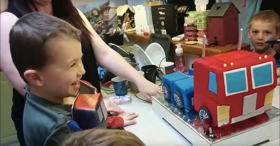 These 5 Things Make An Optimus Prime Cake Actually Transform Make