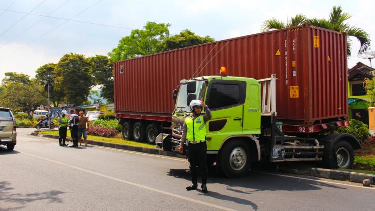 Truk oleng sekar taro is on facebook. Gambar Animasi Truk Mbois - Gambar Animasi Keren