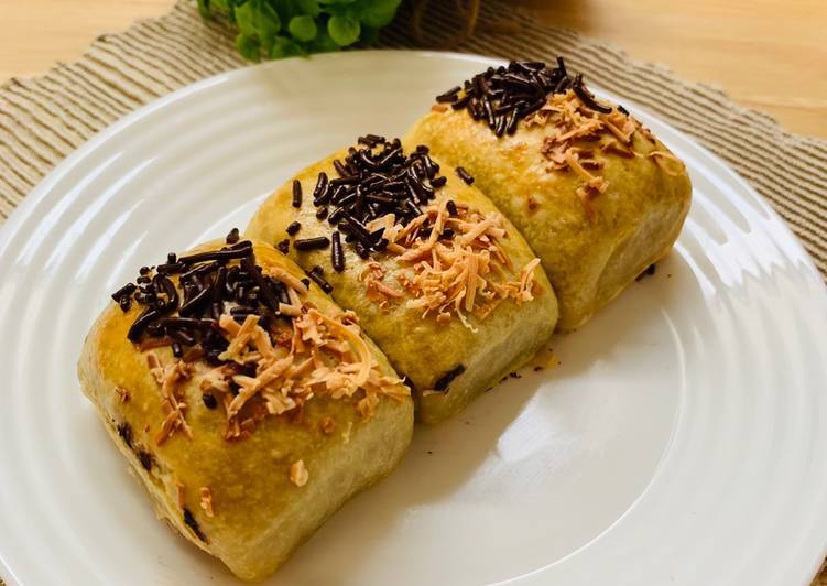 Berikut ini resep dan cara membuat bolen pisang coklat keju yang sangat cocok untuk ide bisnis rumahan dan bisa jadi makanan saat kumpul. Resep Kue Bolen Pisang Coklat Keju Enak Dan Sedap