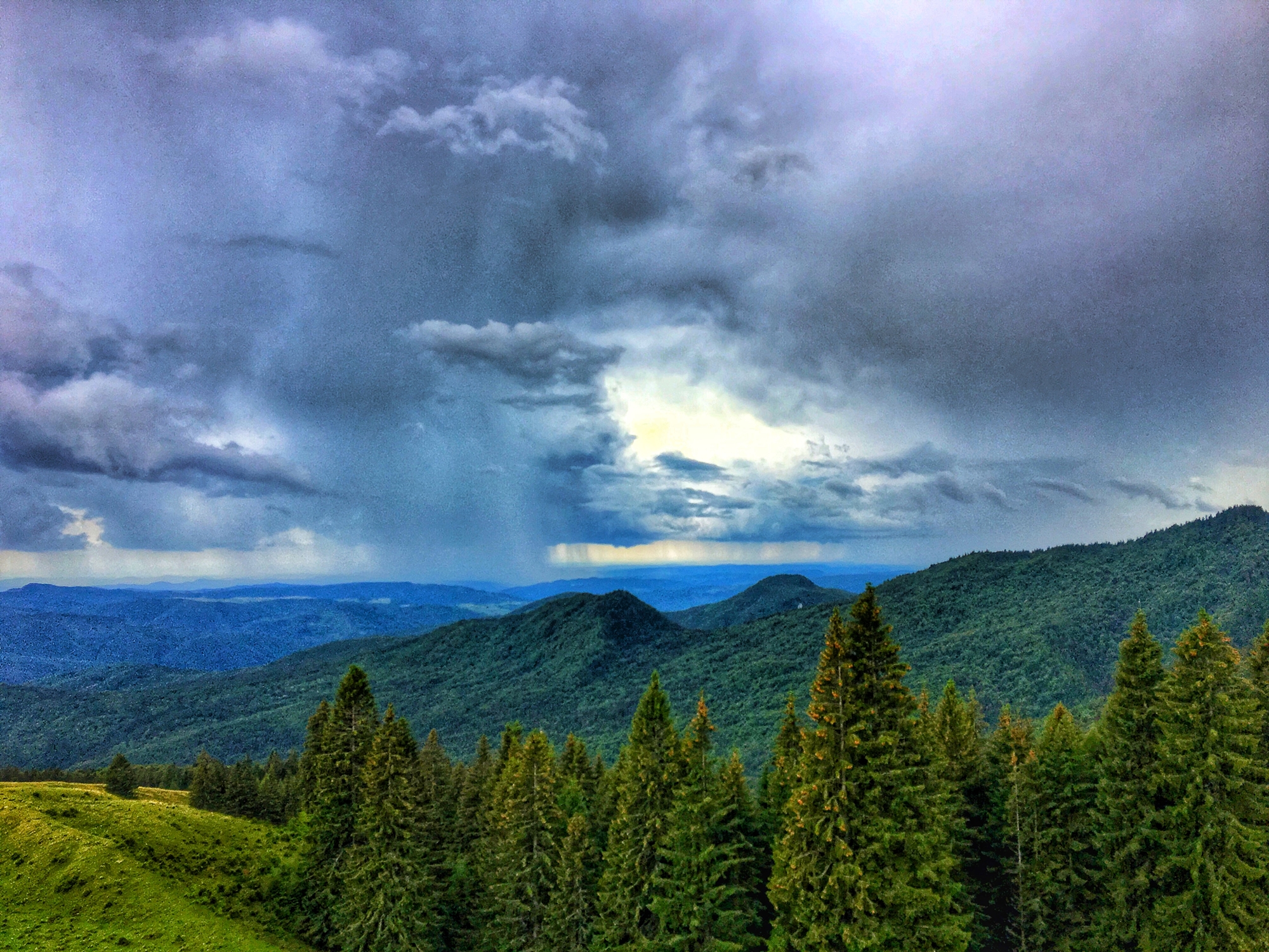 Și nu orice fel de șosea, ci una înaltă, spectaculoasă, care va concura cu transbucegi și . Transbucegi Printre Cele Mai Spectaculoase Drumuri Din Romania Mateoc Ro